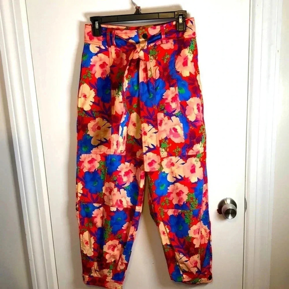 Zara cropped floral cargo pants with belted tie at waist.  Size S - Picture 1 of 10